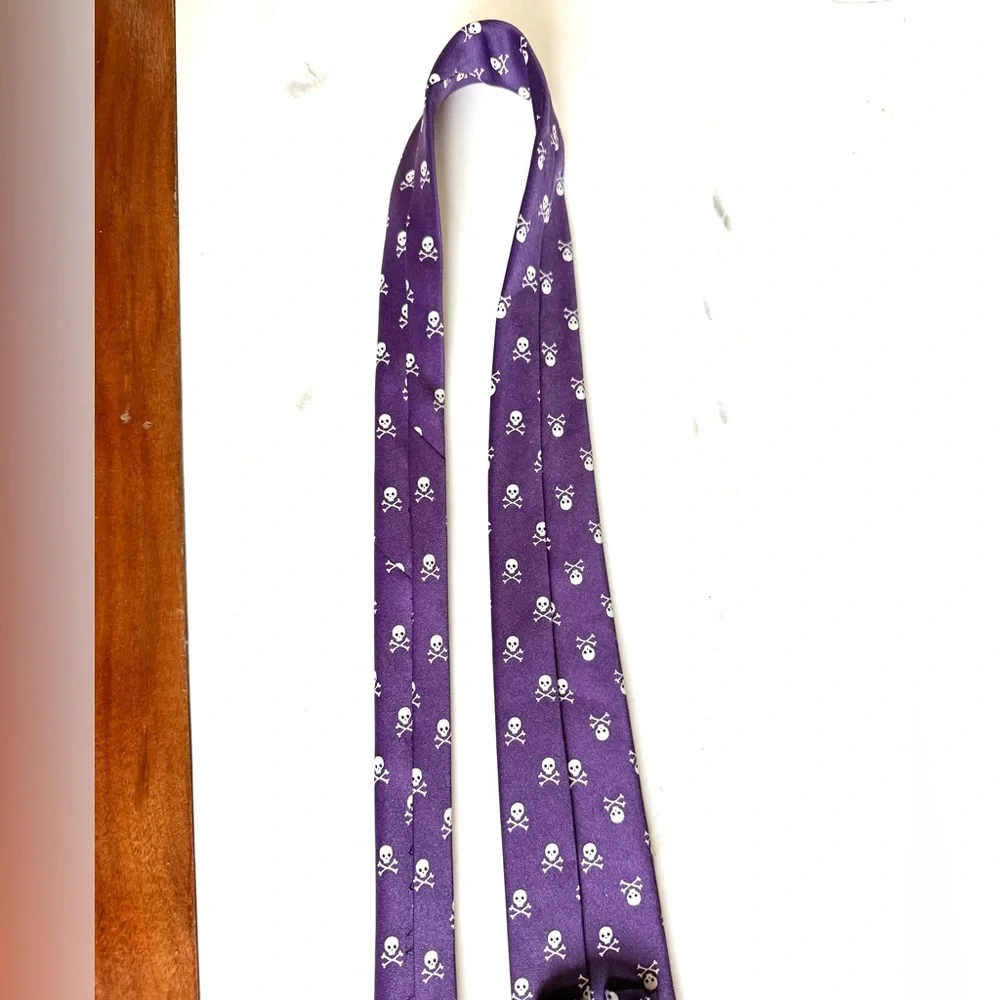 GAP Kids Boys Tie Purple Skull and Crossbones Tie Halloween 👻 Formal Dress Tie